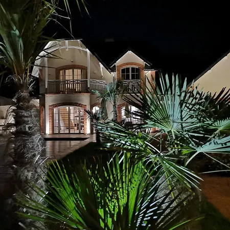 拉瑞维里住宿加早餐旅馆 *